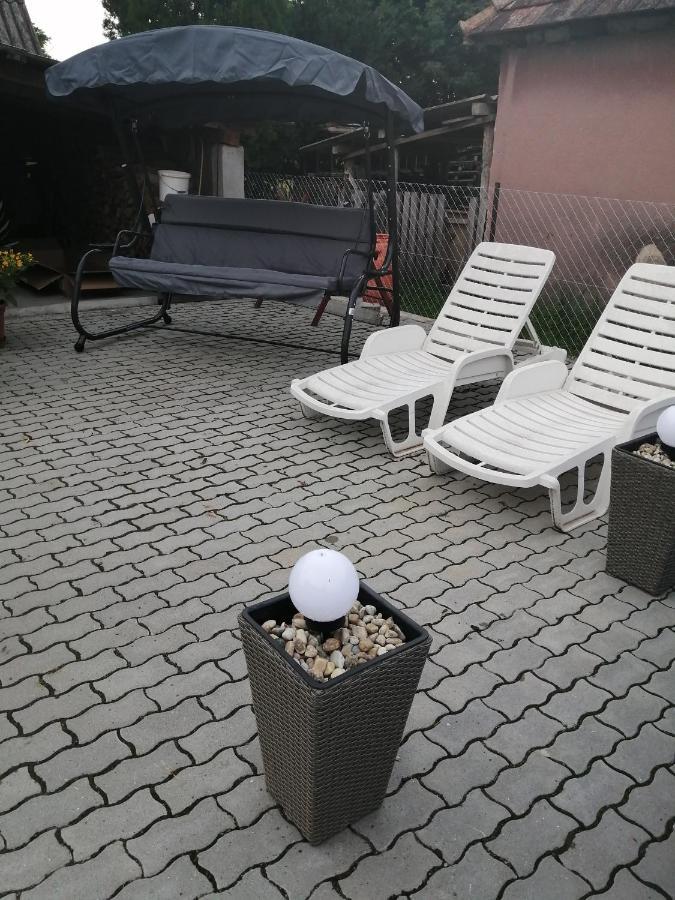 Attila Vendeghaz Tapioszentmarton Hotel Екстериор снимка