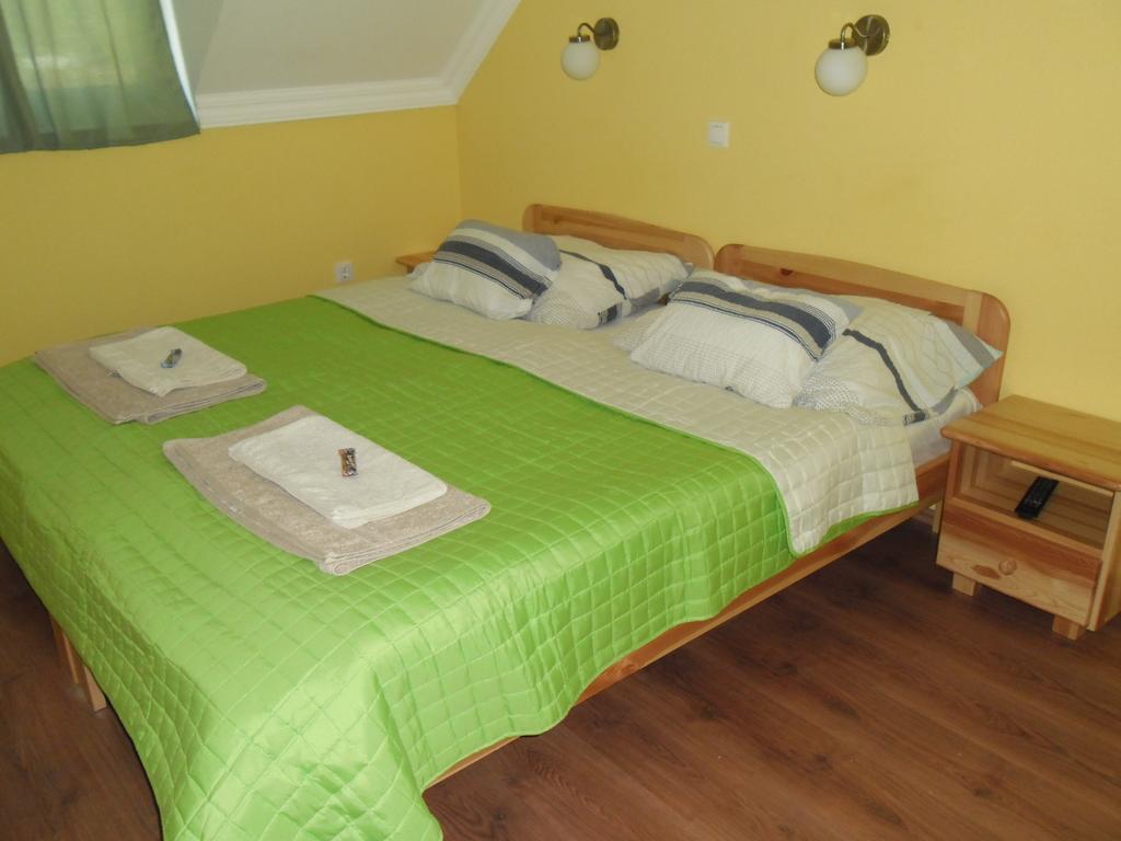Attila Vendeghaz Tapioszentmarton Hotel Екстериор снимка