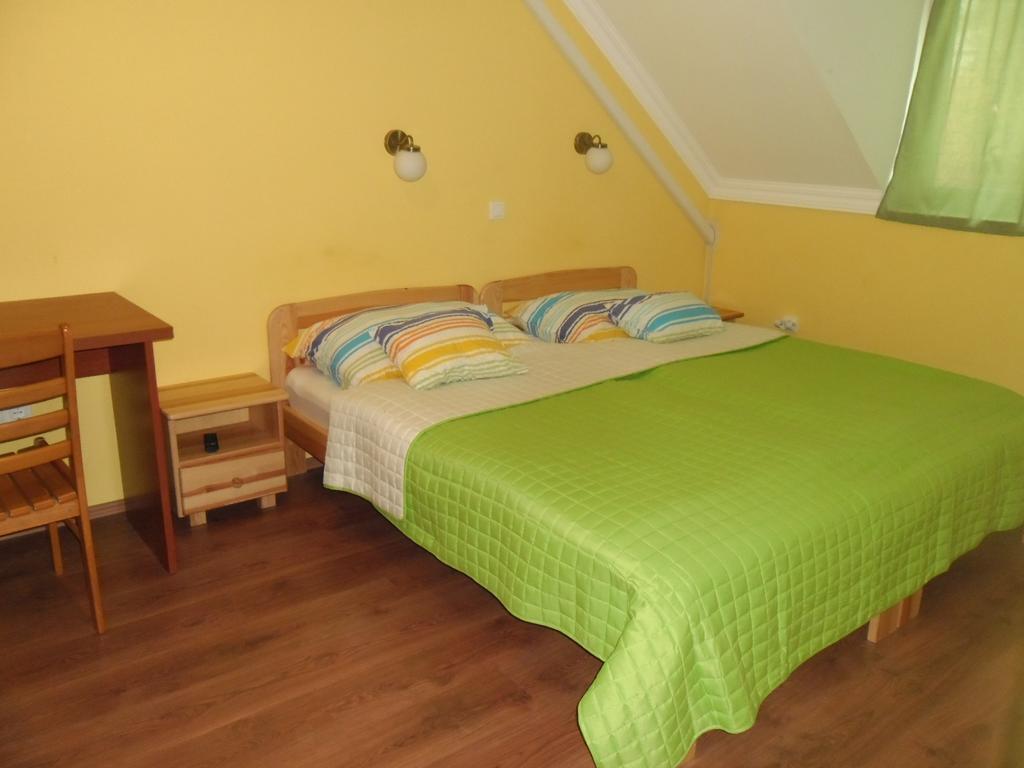 Attila Vendeghaz Tapioszentmarton Hotel Екстериор снимка