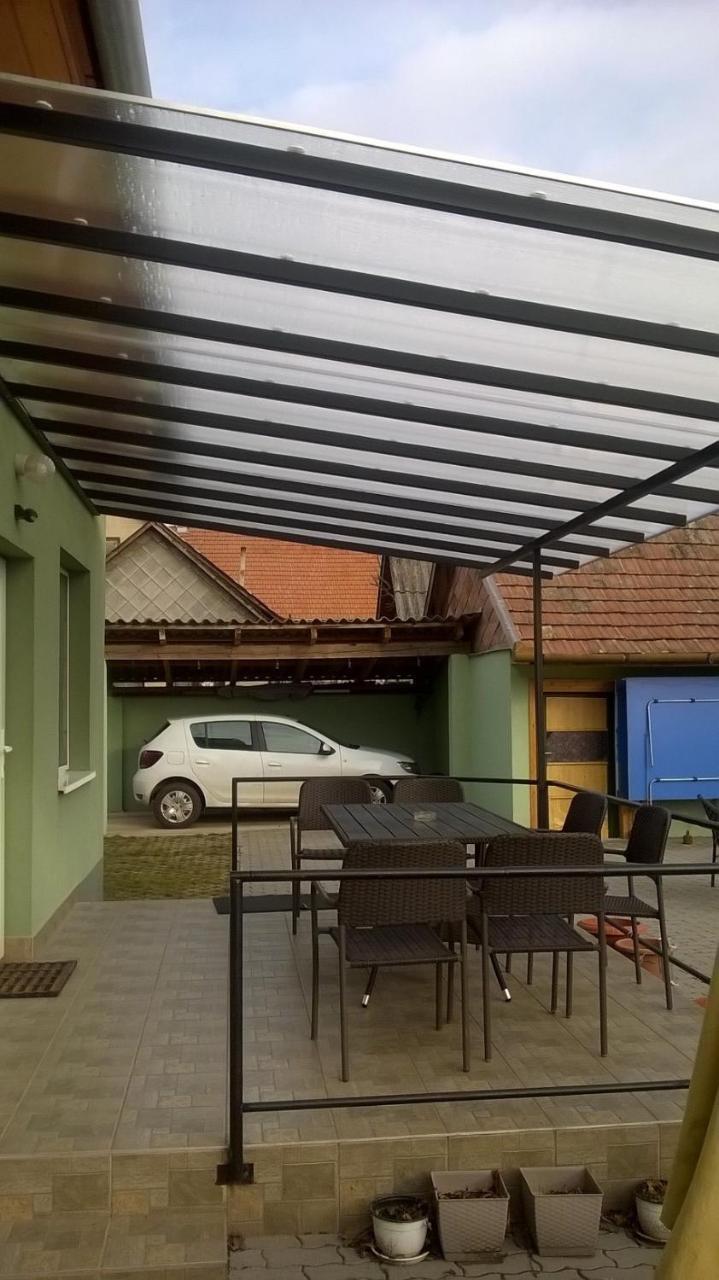 Attila Vendeghaz Tapioszentmarton Hotel Екстериор снимка